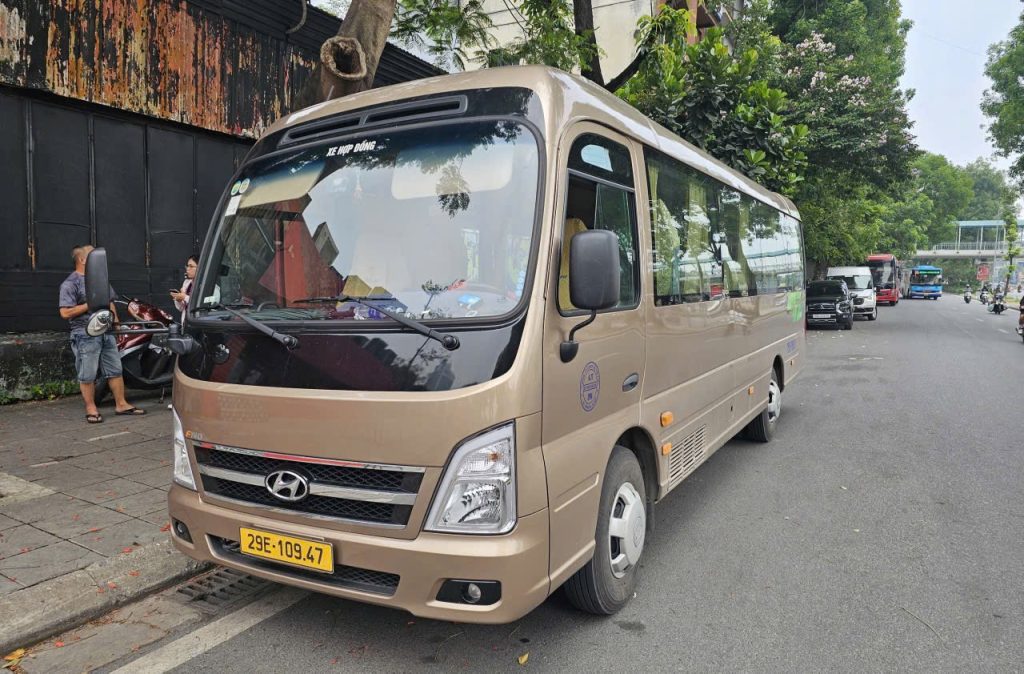 Xe Hyundai County cho đoàn đông, NHD Travel